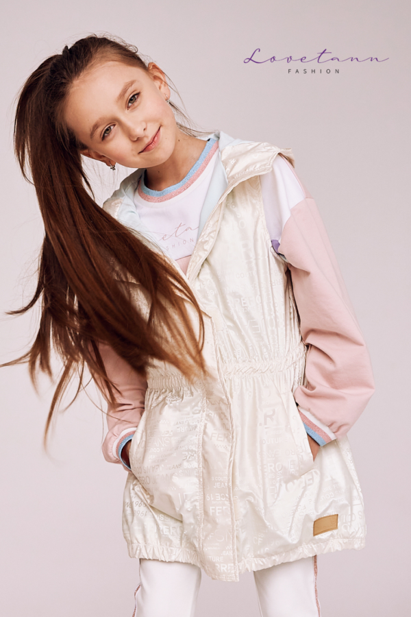 Kamizelka bezrękawnik Letters by Lovetann mleczna i seledyn