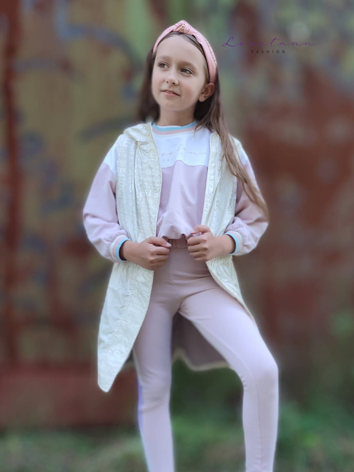 Kamizelka bezrękawnik Letters by Lovetann mleczna i lila - obrazek 4
